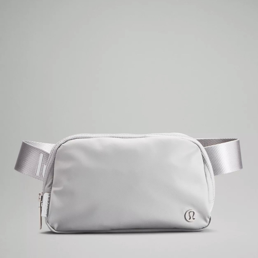 RARE. Silver Drop W/lululemon Everywhere Belt Bag